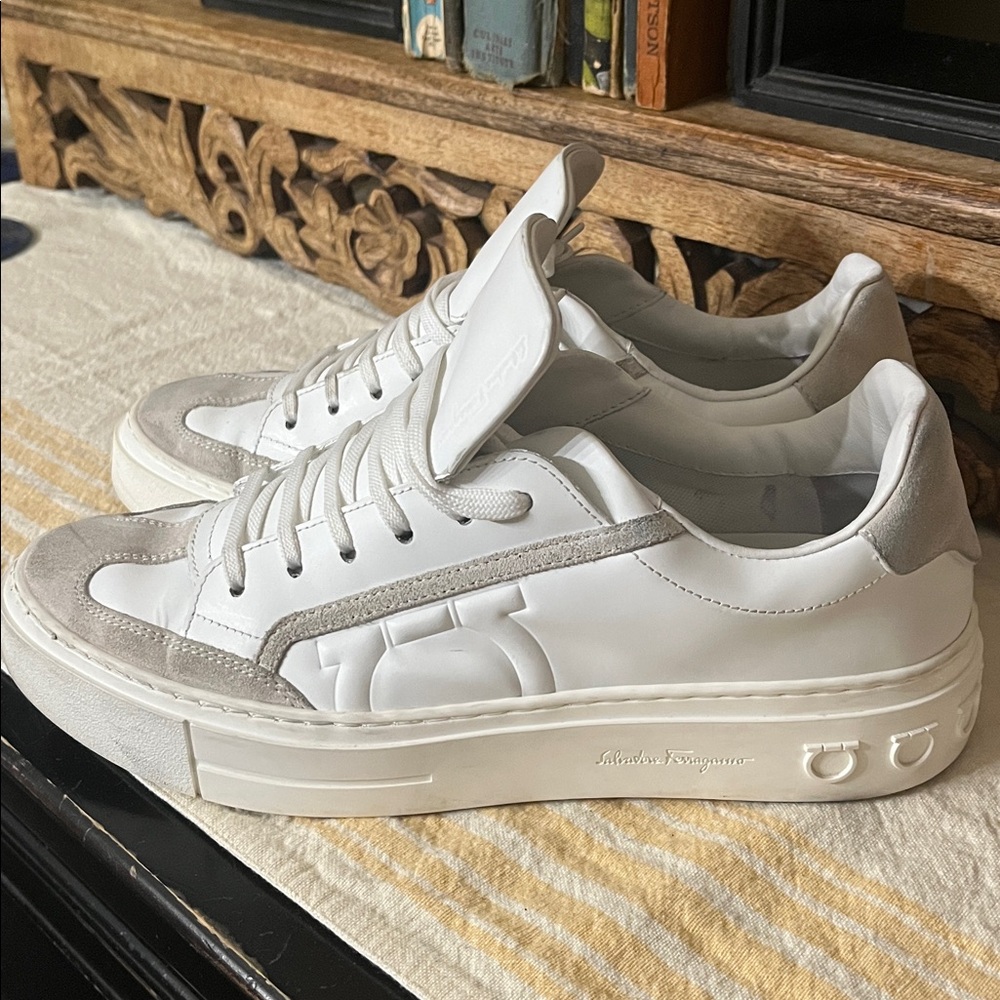 Ferragamo Gancini sneakers men’s size 7.5  equal to us sz 8.5 white w red bottom - Picture 7 of 8
